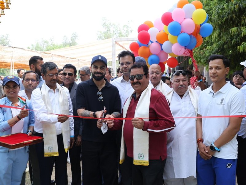 विराट कोहली ने बचपन के कोच राजकुमार शर्मा की क्रिकेट अकादमी के नए ब्रांच का उद्घाटन किया  