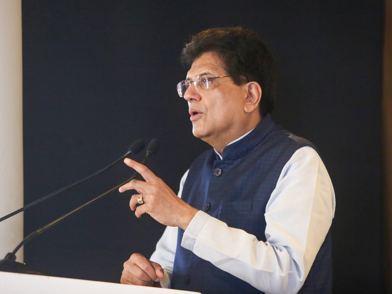 पीयूष गोयल ने ब्रिटेन के बिजनेस और ट्रेड राज्य सचिव पीटर काइल से की बातचीत, सीईटीए के तहत व्यापार और निवेश को बढ़ावा देने पर की चर्चा