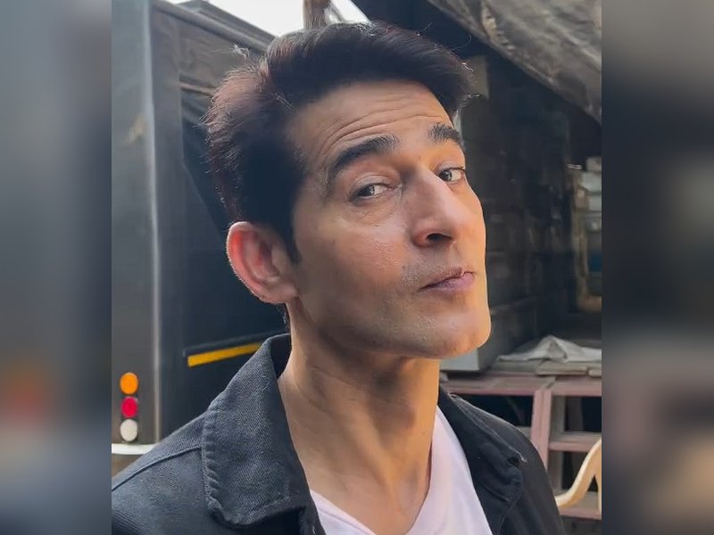 Hiten Tejwani celebrates 22 years of married life with ‘beautiful’ Gauri Pradhan