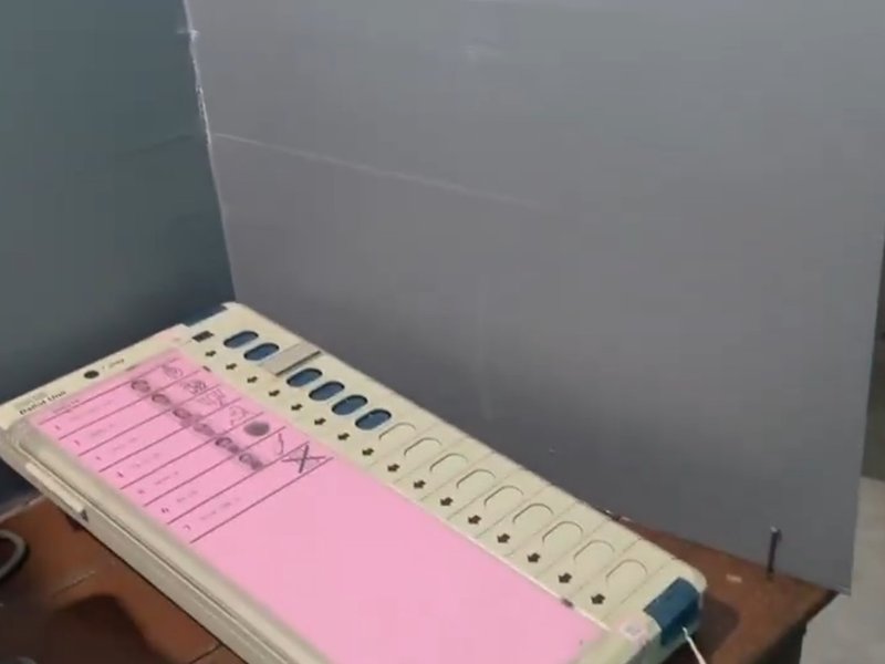 बंगाल चुनाव: फाल्टा में वोटिंग के बीच ईवीएम से छेड़छाड़, भाजपा का आरोप- ब्लॉक किया गया पार्टी का बटन