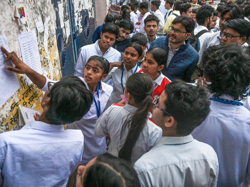 छत्तीसगढ़ बोर्ड रिजल्ट घोषित: 10वीं में 77.15 और 12वीं में 83.04  प्रतिशत छात्र-छात्राएं हुए सफल