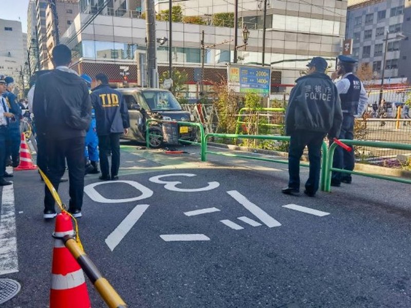 Japan: Suspect at large after attacking students, spraying unknown substance at police