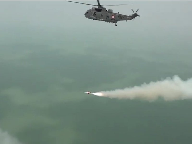 DRDO & Indian Navy achieve historic NASM-SR salvo launch, Rajnath Singh hails success (Photo: @DefenceMinIndia/X)