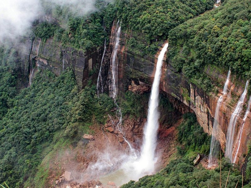 मेघालय का अनोखा रत्न 'सेवन सिस्टर्स फॉल्स', प्रकृति की शक्ति और सुंदरता समेटे सात जलधाराएं