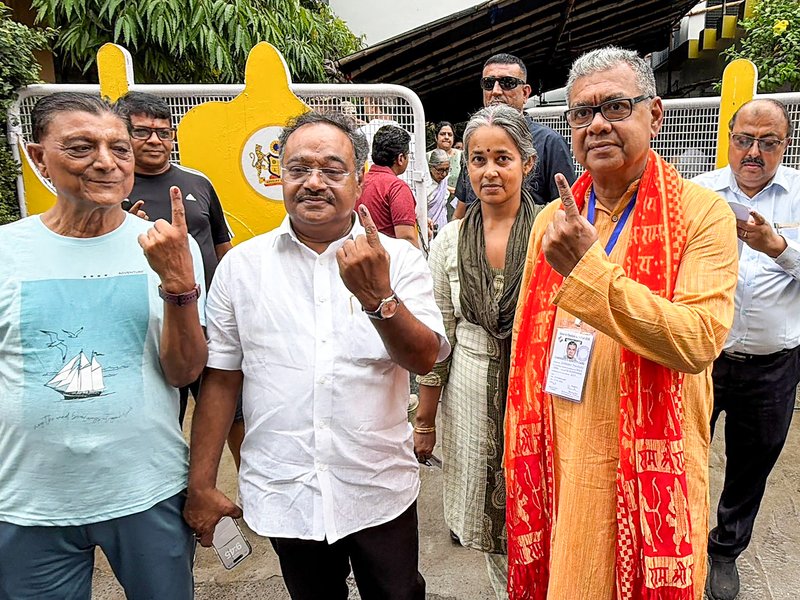 Today's Chanakya predicts clear majority for BJP in Bengal