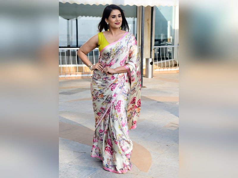 Sonali Kulkarni stuck in traffic for five hours, calls situation “extremely scary”