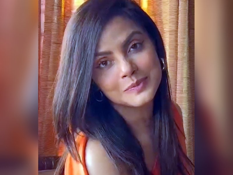 Neetu Chandra questions Bhojpuri industry's future, urges filmmakers to make at least one decent movie 