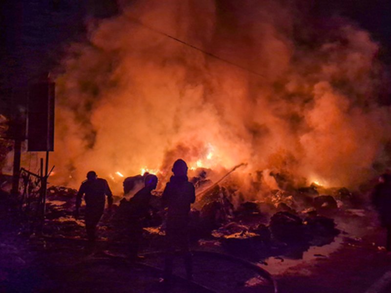 Five burnt alive as moving car catches fire on Delhi-Mumbai Expressway (Ld)