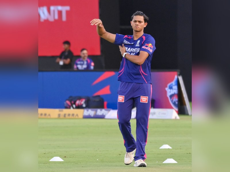 Mitchell Starc comes in as Rajasthan Royals elect to bat against Delhi Capitals in Match 43 of the Indian Premier League (IPL) 2026 at the Sawai Mansingh Stadium, Jaipur, on Friday. Photo credit: IANS 
