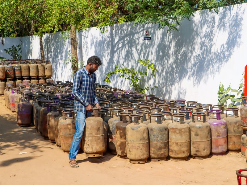 New Delhi: A gas agency worker lines up cylinders at Rajghat Gas Agency after a hike in commercial LPG prices in New Delhi on Friday, May 1, 2026. (Photo: IANS/Wasim Sarvar)