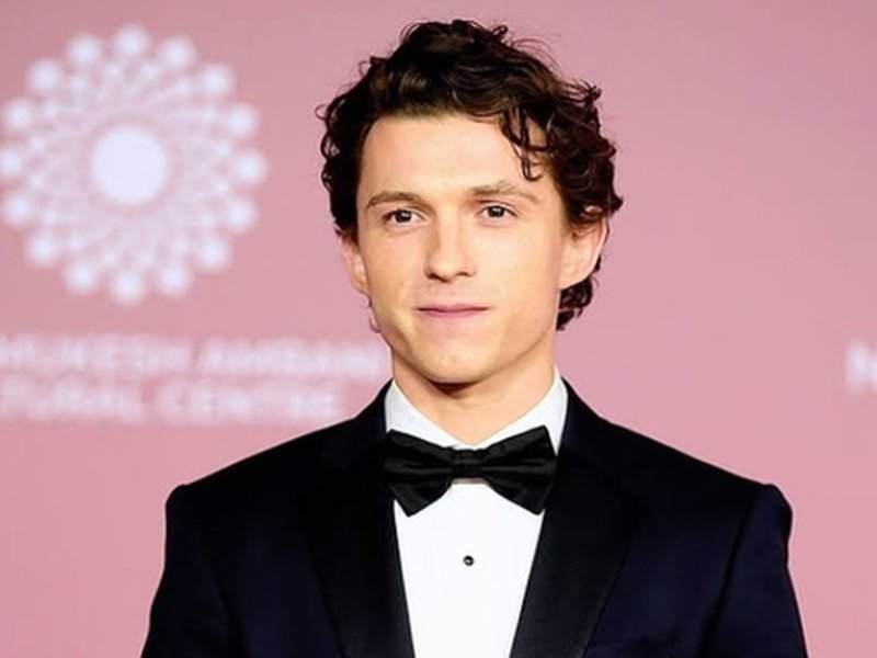 Tom Holland helps Zendaya escape  wardrobe malfunction (Photo : IANS/Tom Holland/insta)