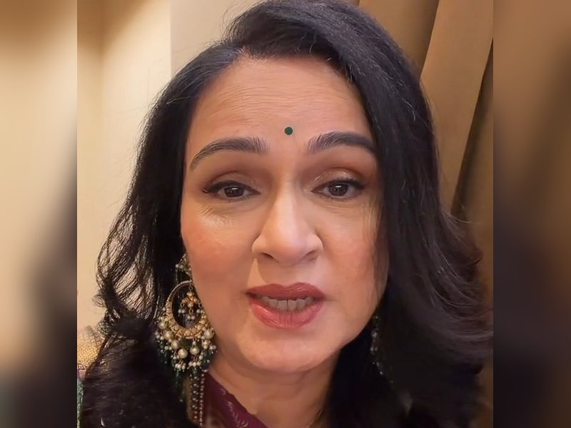 Padmini Kolhapure remembers Rishi Kapoor on his death anniversary, sings their iconic song ‘Poocho Na Pyaar Kya Hua’