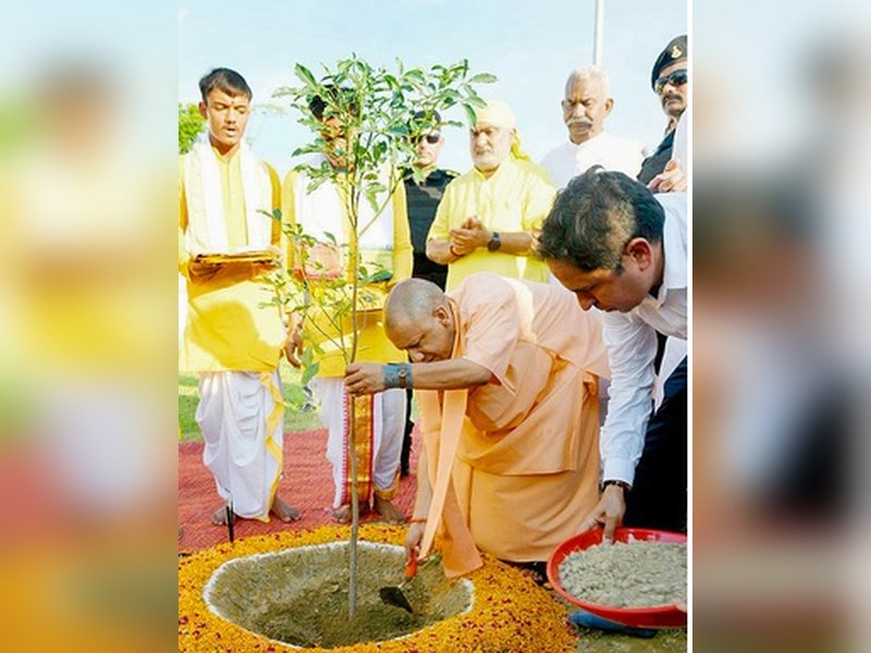  यूपी में सर्वाधिक पौधरोपण, ‘एक पेड़ मां के नाम’ अभियान से सीखेगी दुनिया