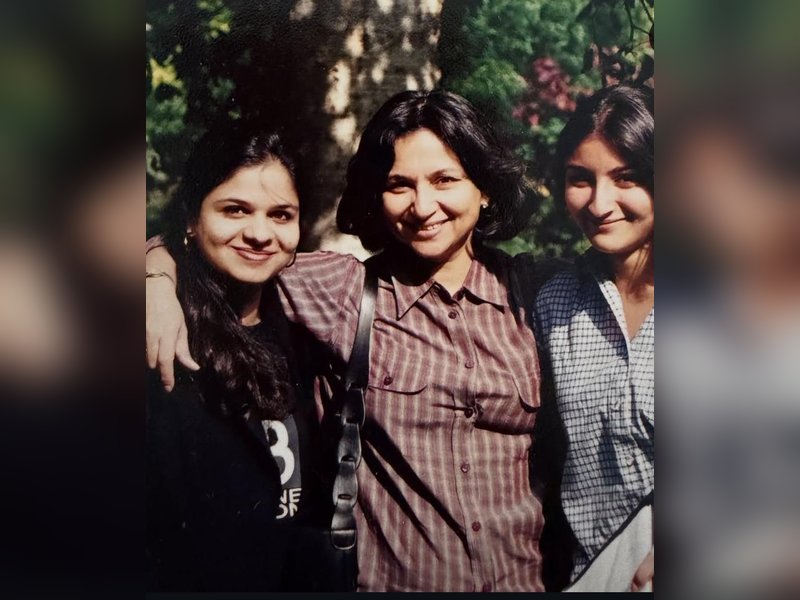 Soha Ali Khan shares unseen pic of Sharmila Tagore, sister Saba & herself from younger days
