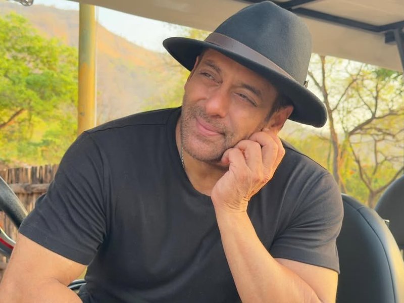 Salman Khan shares street-smart witty life advice: Topi khud pehno kisi ko pehnao nahi