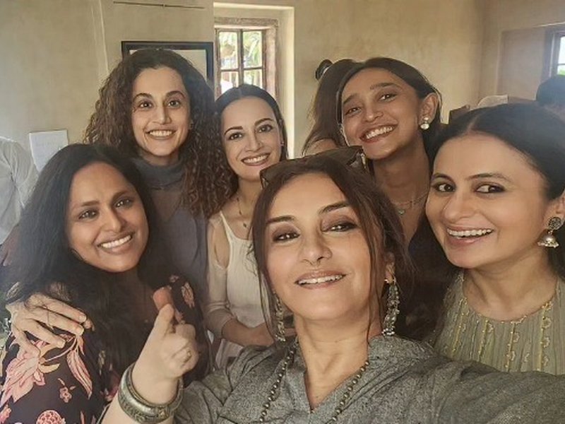 Divya Dutta enjoys a wonderful evening with the ladies: When gals have all the fun 