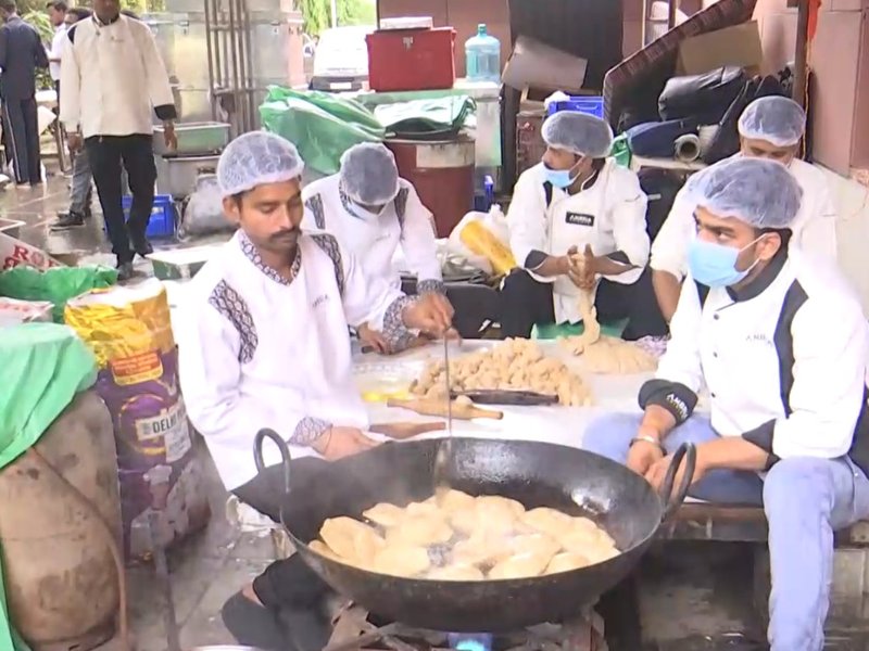 रुझानों से उत्साहित भाजपा, भाजपा ऑफिस में तली जा रही पूड़ियां और बन रही जलेबियां, जीत की हैट्रिक का भरोसा