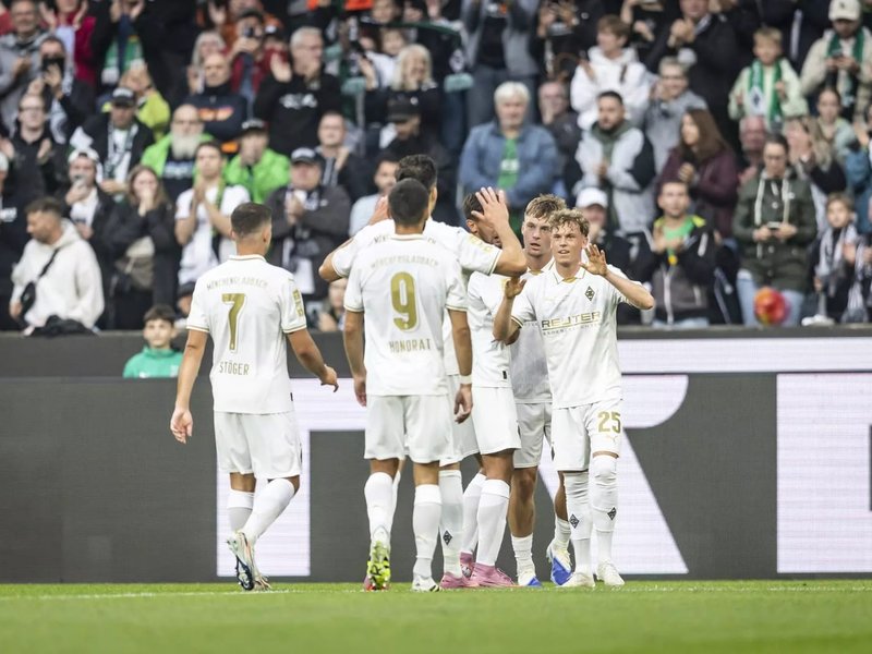 Monchengladbach beat Dortmund to secure Bundesliga safety