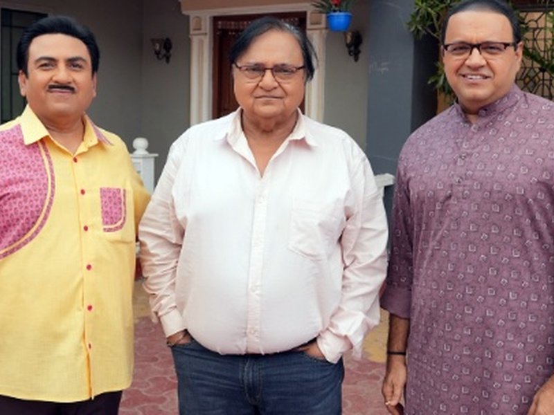 ‘Taarak Mehta Ka Ooltah Chashmah’ actor Mandar Chandwadkar poses with ‘legends’ Rakesh Bedi, Dilip Joshi