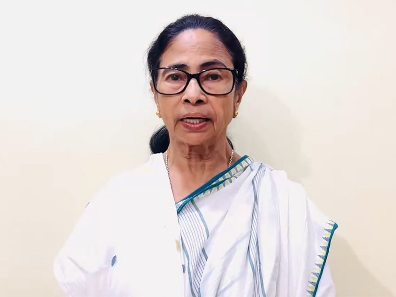 पश्चिम बंगाल : मुस्लिम वोट बैंक में दरार? रुझानों ने उठाए सवाल ; ममता बनर्जी की बढ़ती मुश्किलें 