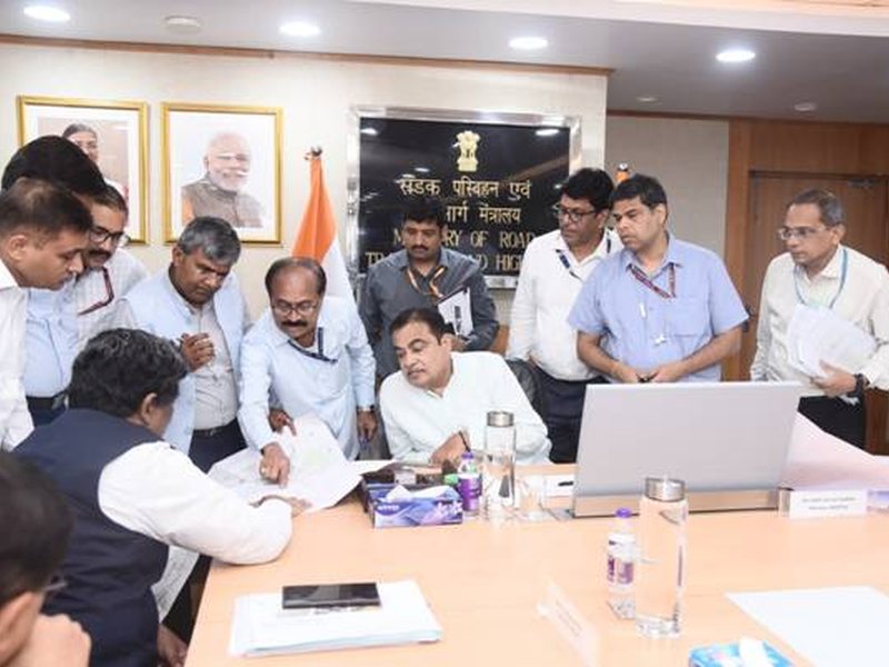 महाराष्ट्र में नए हाईवे प्रोजेक्ट्स से बढ़ेगी कनेक्टिविटी, नितिन गडकरी ने की समीक्षा
