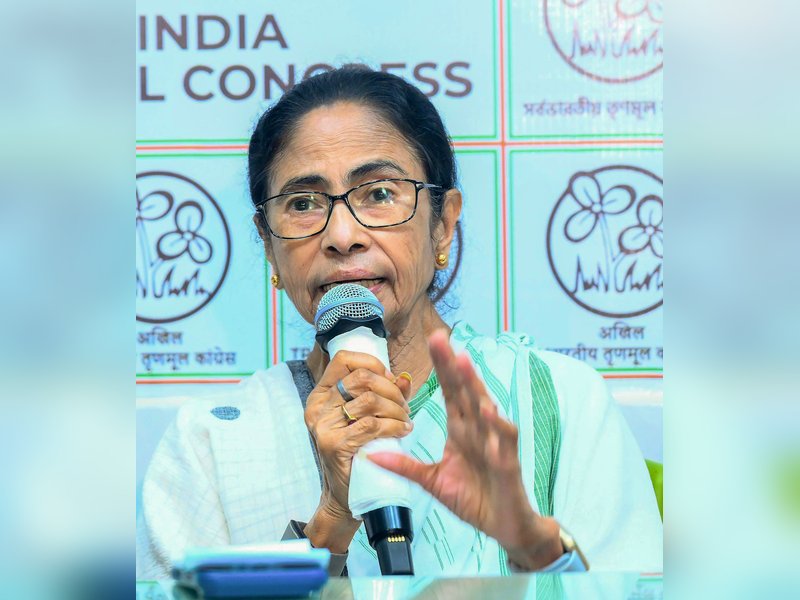 After Mamata Banerjee's defeat, advisors to outgoing govt begin resigning