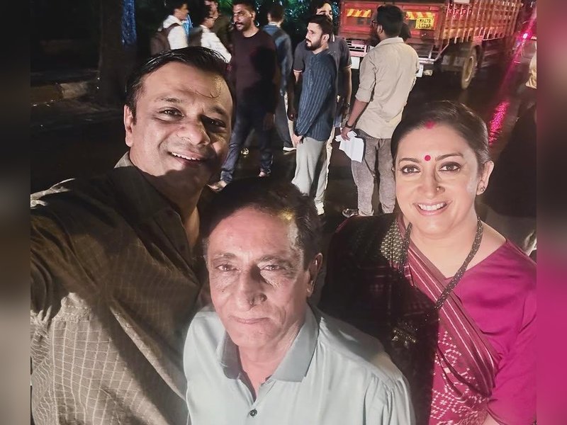 ‘Baga’ aka Tanmay Vekaria bumps into Smriti Irani after 15 years, recalls their fond memories from Maniben.com