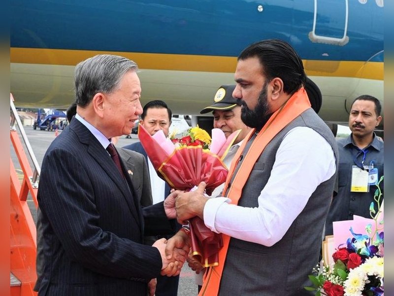 Bihar CM Samrat Choudhary welcomes Vietnam Prez To Lam in Gayaji