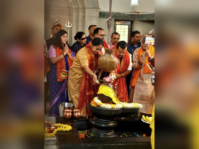 Bengal poll victory: Delhi CM Rekha Gupta offers prayers at Kali Temple in CR Park