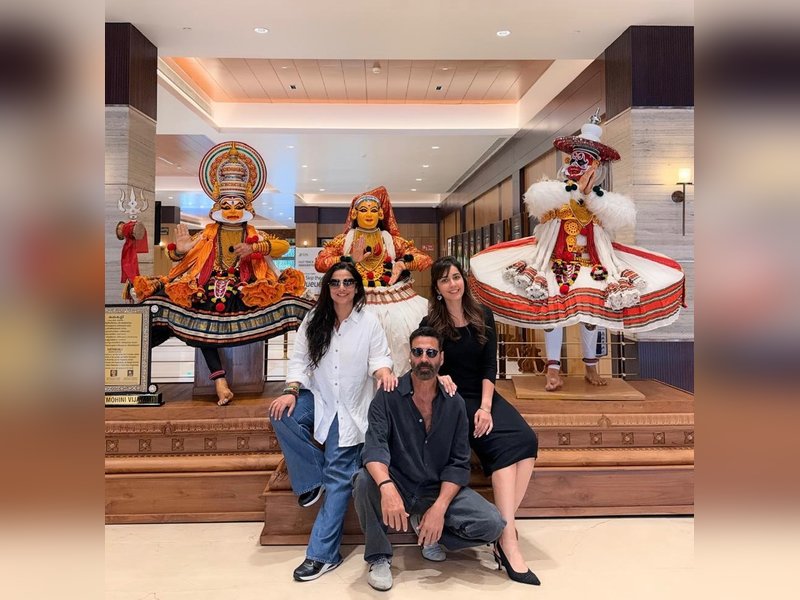 Akshay Kumar & Vidya Balan wrap up the Kerala schedule of their next with Anees Bazmee
