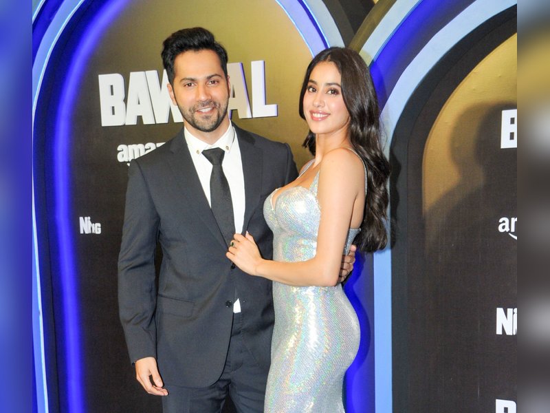 This is how Janhvi & Varun reacted to 'Hai Jawani Toh Ishq Hona Hai' vs 'Peddi' box office clash 