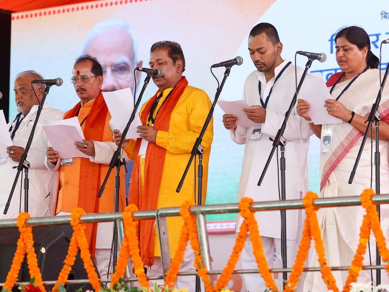 विजय सिन्हा कृषि तो निशांत संभालेंगे 'स्वास्थ्य', सीएम सम्राट चौधरी ने मंत्रियों को बांटा विभाग