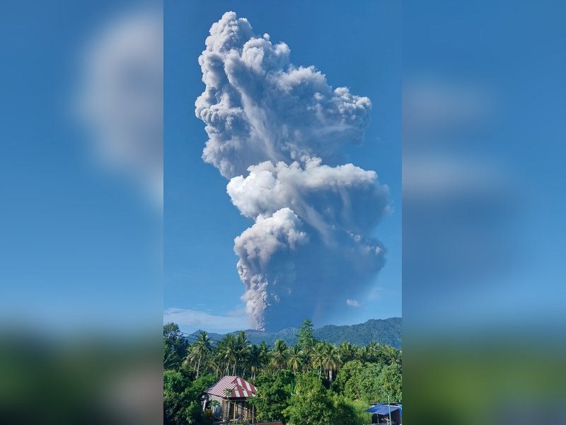 Indonesia: Search and rescue teams still looking for missing climbers at Mount Dukono (File Image)