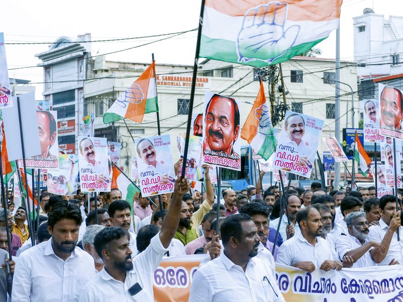 Congress CM race turns bitter as Satheesan supporters take to the streets