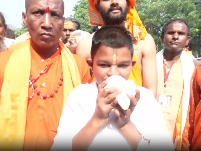 कोलकाता: शंखनाद से ब्रिगेड परेड ग्राउंड में बना उत्सव जैसा माहौल, साधु-संत बोले- 'बंगाल में आया राम राज्य'