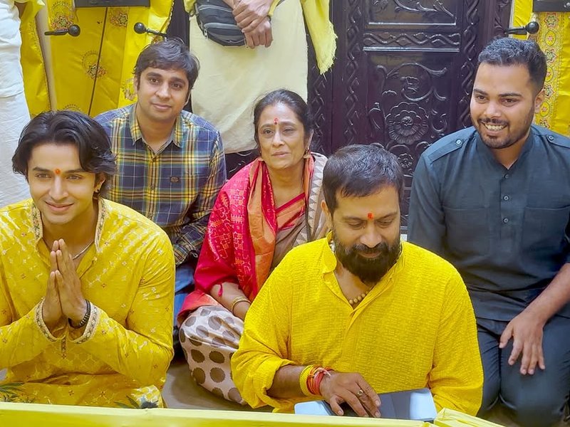 Siddharth Gupta seeks blessings from Premanand Maharaj, calls it 'fulfilment of a dream'