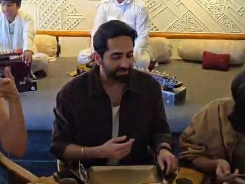 'Pati Patni Aur Woh Do' trio Ayushmann, Rakul & Wamiqa savour a wholesome Gujarati thali 