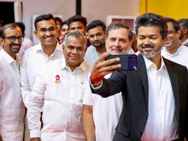 विजय के मुख्यमंत्री बनते ही फिल्म जगत में खुशी की लहर, कमल हासन से लेकर पवन कल्याण ने दी बधाई