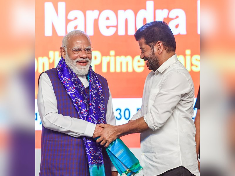 PM Modi unveils major projects for T'gana in economic package worth Rs 9,400cr