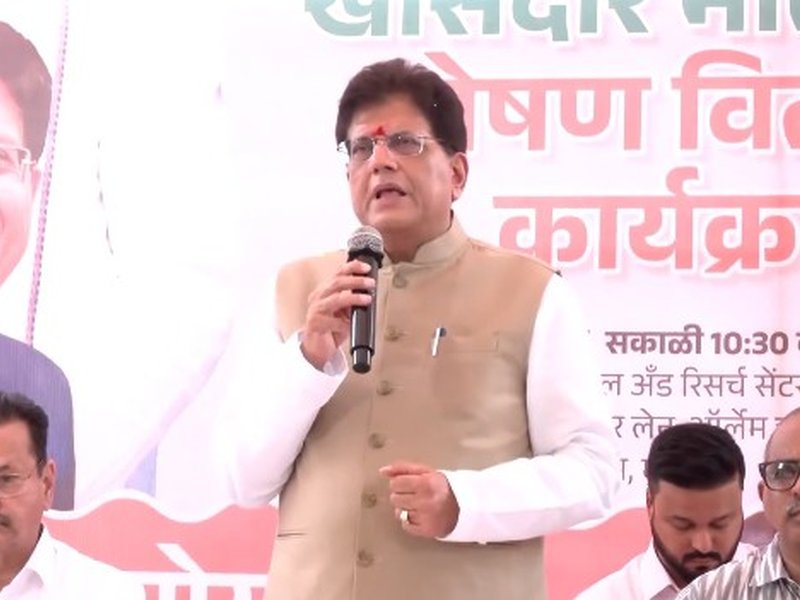केंद्रीय मंत्री पीयूष गोयल ने मातृ दिवस पर उत्तर मुंबई में बांटी गर्भवती पोषण किट