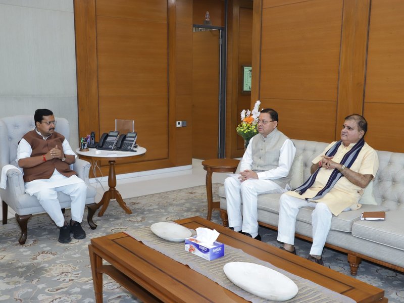  नितिन नवीन और पुष्कर सिंह धामी की मुलाकात में घुली शहद की मिठास, समसामयिक मुद्दों पर की चर्चा