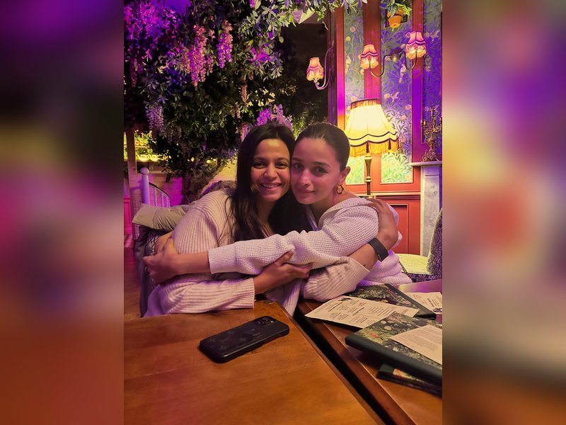 Soni Razdan thanks Alia Bhatt for 'choosing me as your mom'