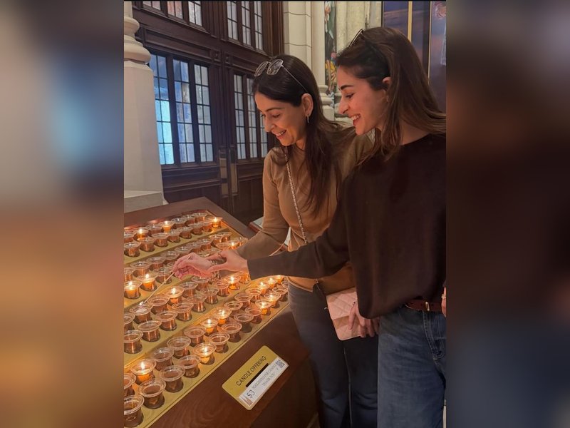 Ananya Panday gives a glimpse of  how she ‘sits on her mother's head 24/7’