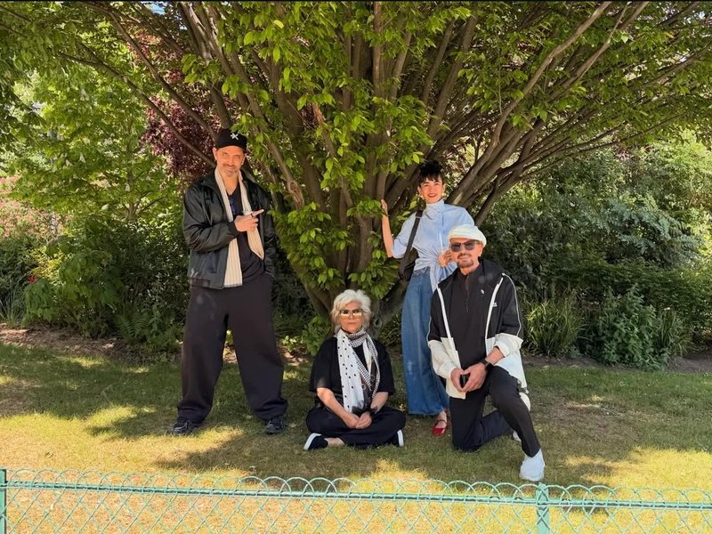 Saba Azad joins beau Hrithik Roshan on his intimate family vacation with Rakesh Roshan in France 