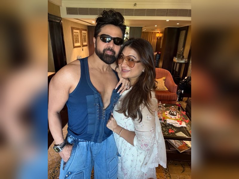 Himesh Reshammiya's anniversary wish for wife Sonia Kapoor: You are the soul behind my melody