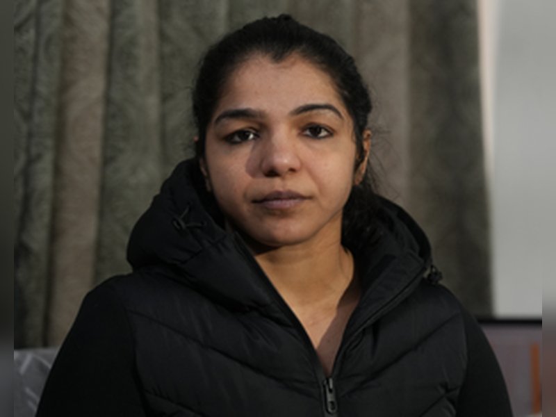 ‘Allow Vinesh to compete’: Sakshi Malik appeals to PM, Sports ministry
