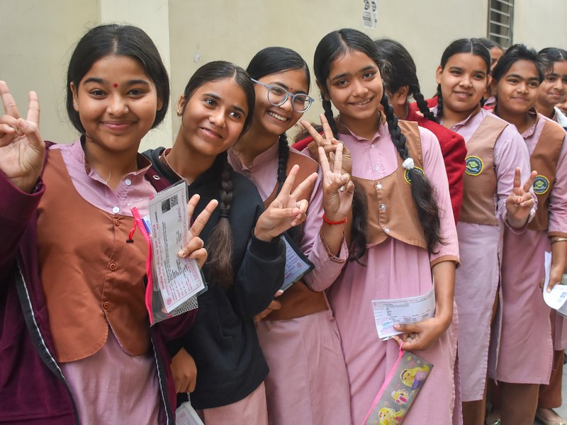 सीबीएसई 12वीं बोर्ड नतीजे : बीते साल के मुकाबले रिजल्ट 3.19 प्रतिशत कम, पहली बार डिजिटल मूल्यांकन