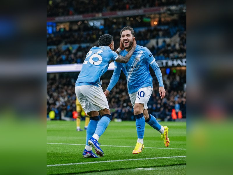 Man City cut Arsenal's lead to two points with win over Palace