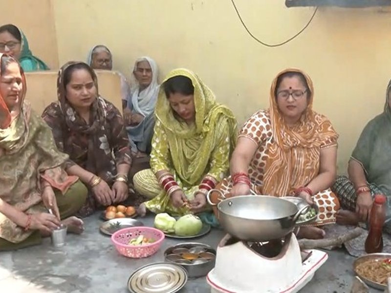 Adhering to PM Modi's appeal, residents of border village in Jammu bring back traditional stoves