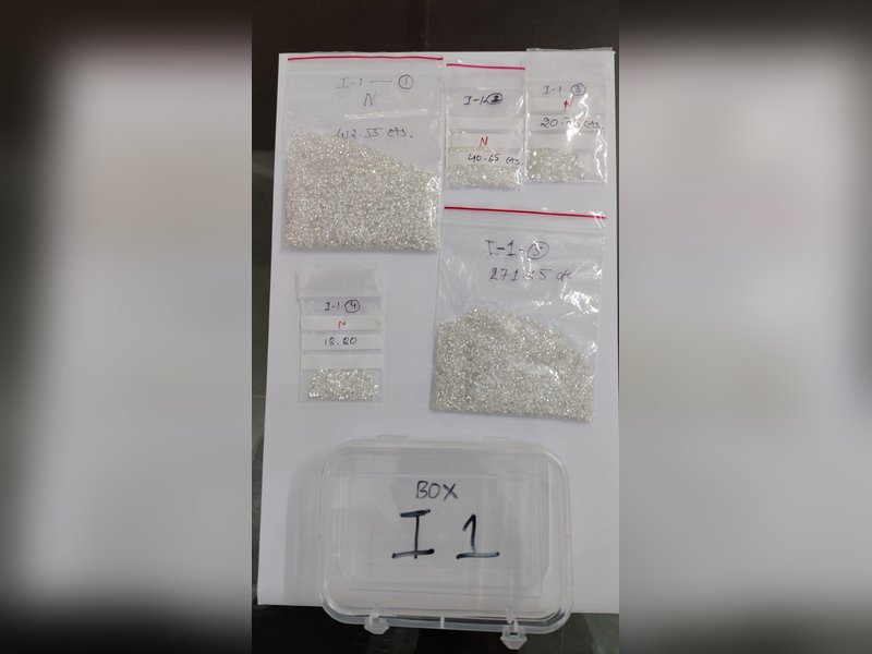 DRI seizes diamonds worth over Rs 5.7 Crore at Mumbai airport, two arrested